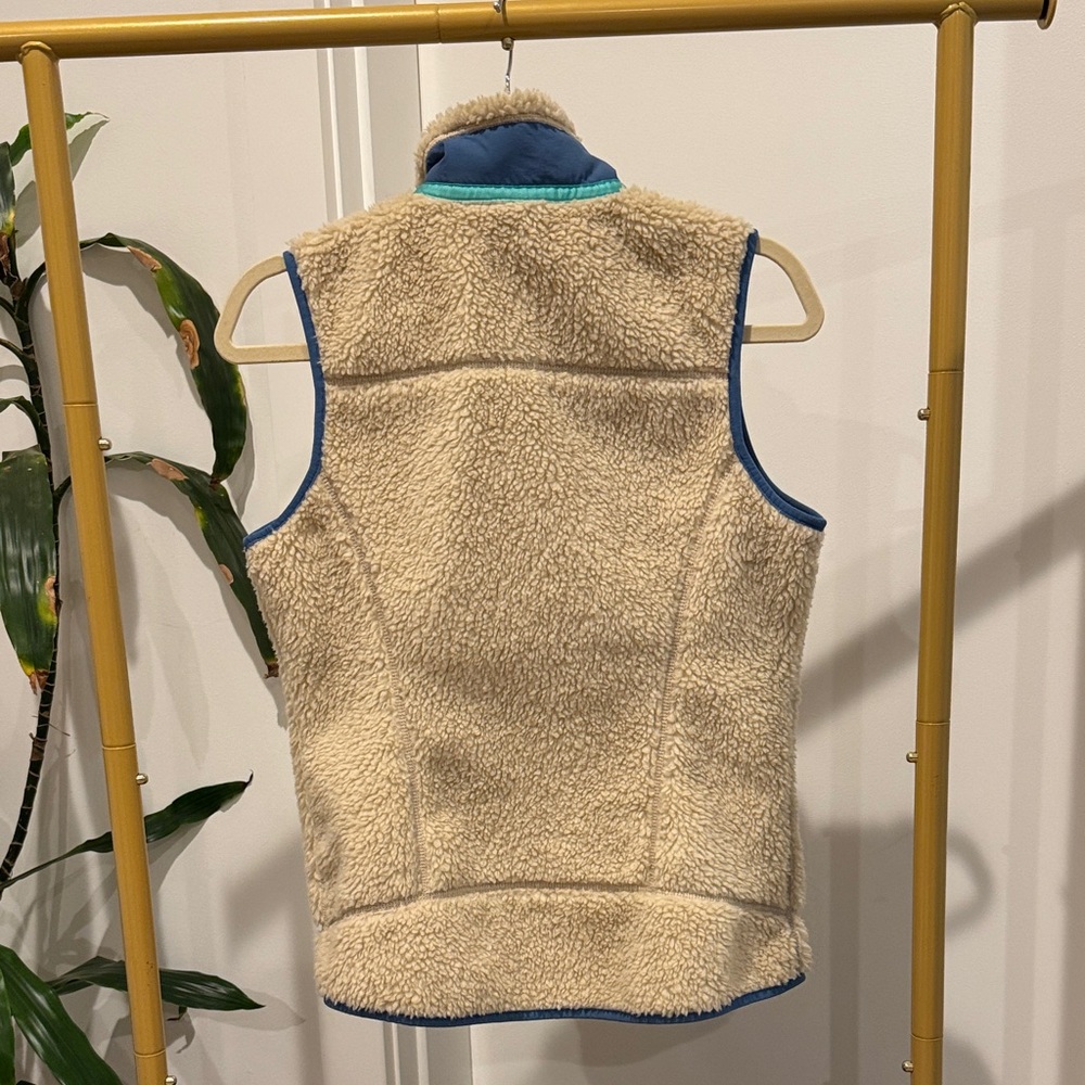 Patagonia Cream and Blue Fleece Vest - Picture 3 of 4